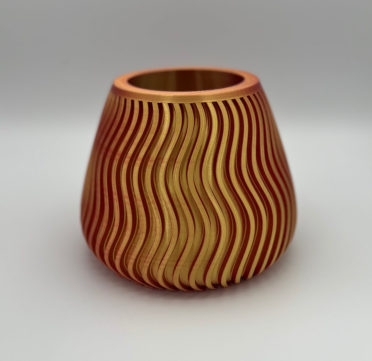 Plant pot - wavy pattern