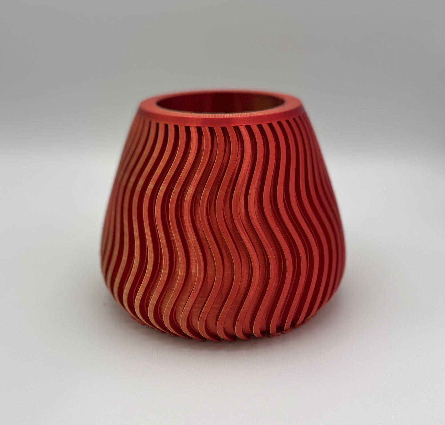 Plant pot - wavy pattern