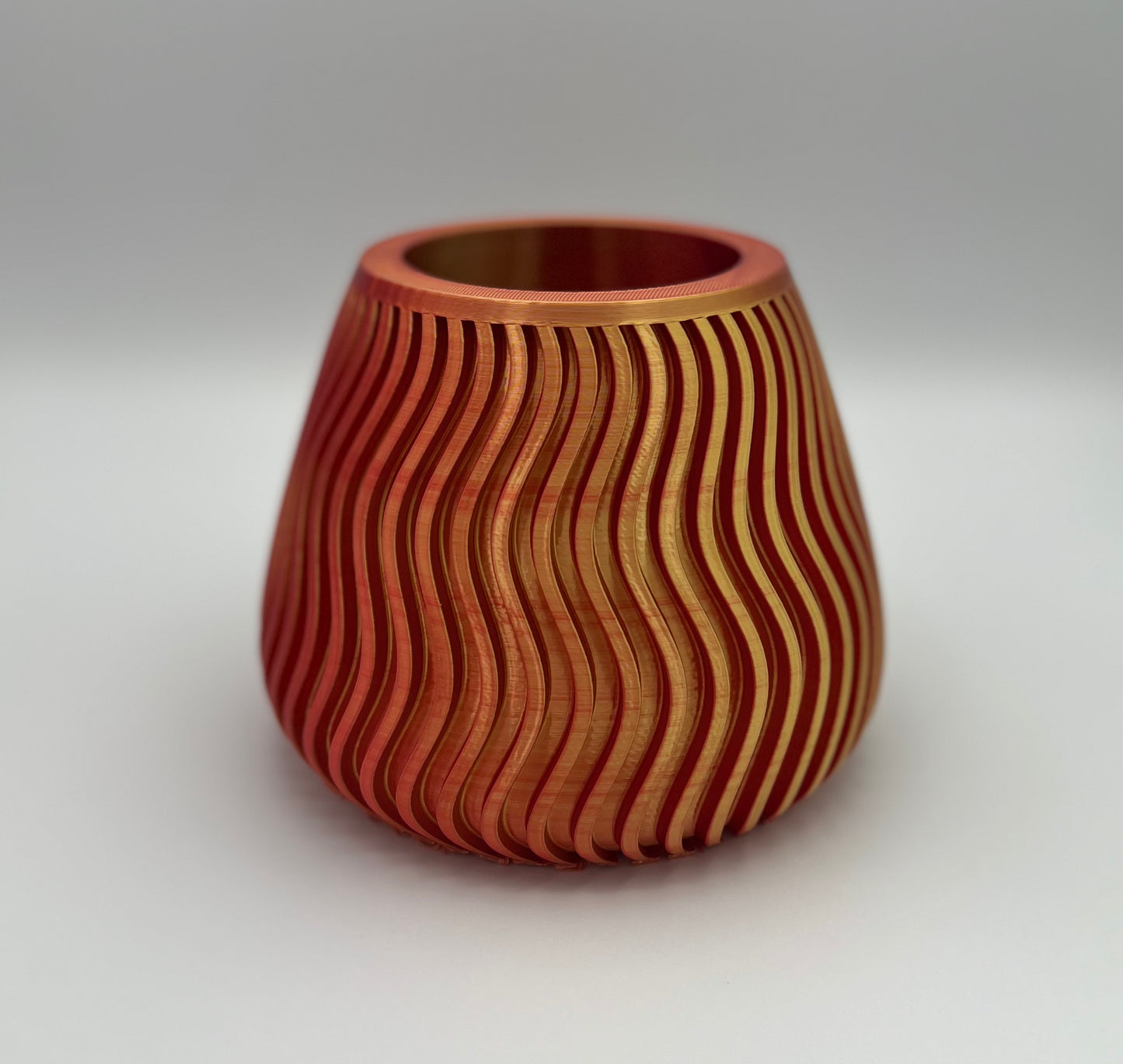 Plant pot - wavy pattern